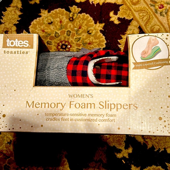 NWT womens’s totes toasties - Picture 1 of 8